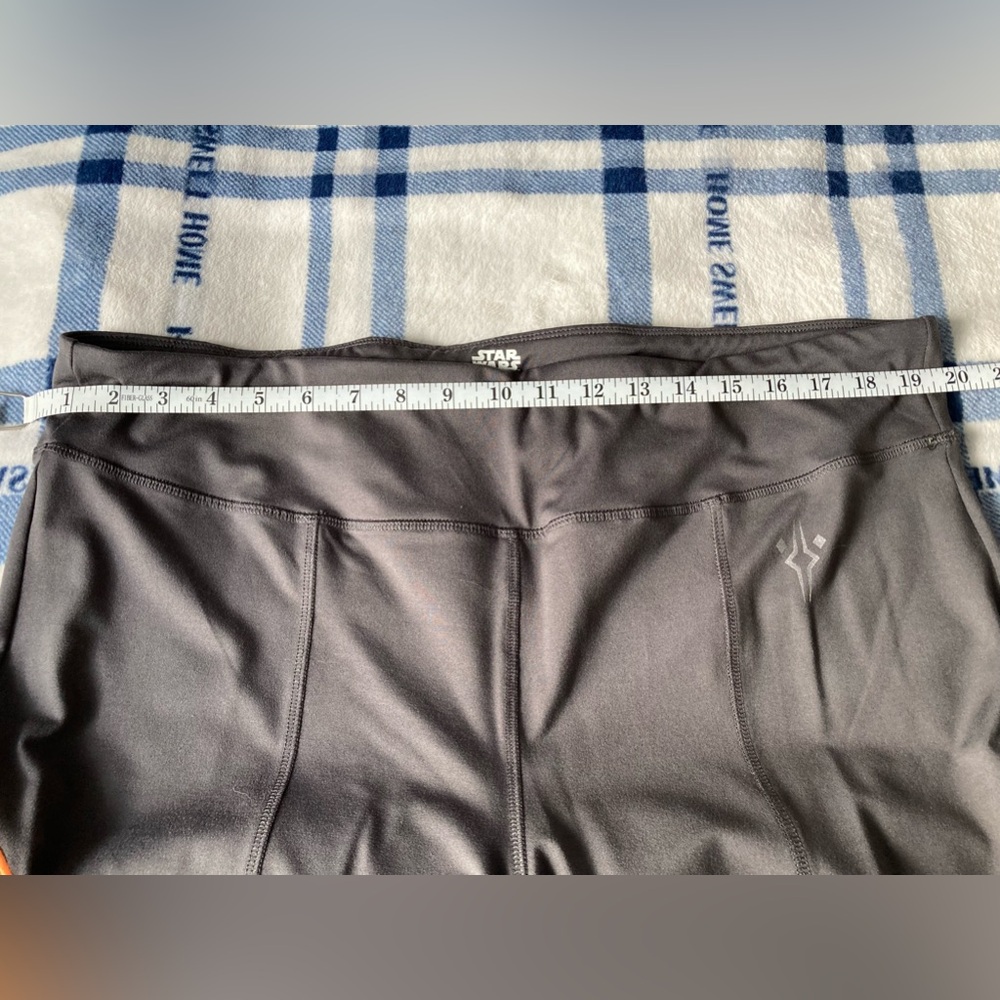 Her Universe Star Wars The Clone Wars Ahsoka Tano Active Capris (athletic pants) - Picture 4 of 4